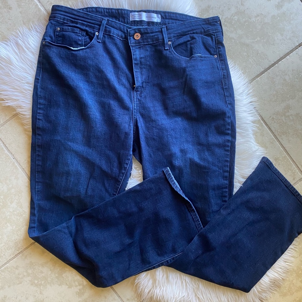 Men’s Signature Levi’s, 34-32 Mid-rise, Bootcut, Dark Wash